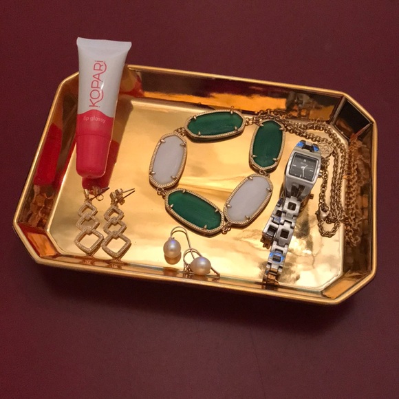 NIB!! Gold colored metallic tray! - Picture 2 of 3